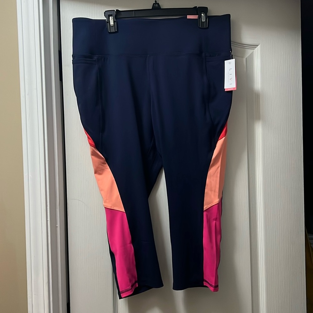 LIVI by Lane Bryant active capri leggings